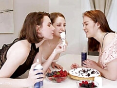 Gros cul, Doigter, Lesbienne, Léchez, Lingerie, Rasée, Adolescente, Nénés