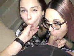 Любители, Минет, Колледж, Семяизвержение, Домашнее видео, Крошечные, Молоденькие, Втроем