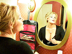 Блондинки, Очки, Перчатки, Огромные размеры, Мастурбация, Зрелые, На природе, Сиськи