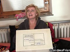 美人, ブロンド, エロ熟女, イマラチオ, 熟年, 淫乱熟女, 義母, 三人