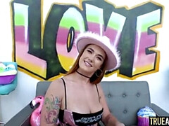 Anal, Gros seins, Éjaculation interne, En levrette, Hard, Monstre, Rousse roux, Rasée