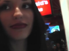 Grosse titten, Blasen, Braunhaarige, Paar, Schmutzig, Küssen, Im freien, Öffentlich