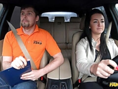 Arsch, Grosser arsch, Blasen, Braunhaarige, Auto, Hundestellung, Handjob, Natürlichen titten