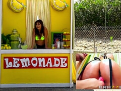 Culo, Entre bastidores, Morena, Tetas naturales, Realidad, Juguetes