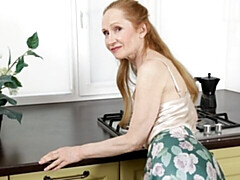 Любители, Жопа, Пальцем, Мастурбация, Натуральные сиськи, Соло, Стриптизерша, Сиськи