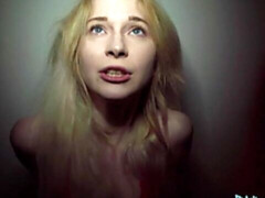 Gros cul, Blonde, Sucer une bite, En levrette, Argent, Maigrichonne, Adolescente, Nénés