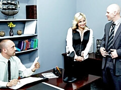 Grote lul, Grote mammen, Blond, Pijpbeurt, Hondjeshouding, Moeder die ik wil neuken, Kantoor, Tieten likken