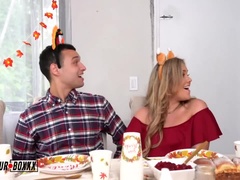 Grosser arsch, Grosse titten, Paar, Gehörnter ehemann, Familie, Riesig, Milf, Flotter dreier