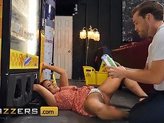 Gros seins, Sucer une bite, Faciale, Doigter, Fille latino, Léchez, Seins naturels, Chatte