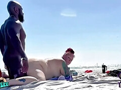 Wohlbeleibte schöne frauen, Strand, Geile alte tussi, Fett, Hd, Interrassisch, Milf, Rotschopf