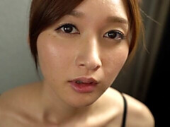 Sucer une bite, Brunette brune, Tir de sperme, Léchez, Lingerie, Dénudage, Nénés, Jouets