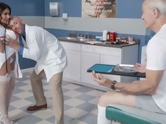 Anaal, Grote kont, Bruinharig, Man die toekijkt, Hondjeshouding, Vingeren, Masturbatie, Tieten likken