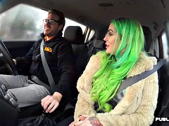 Amateur, Gros seins, Sucer une bite, Voiture, De plein air, Piercing, Public, Suçant