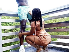 Gros cul, Grosse bite, Gros seins, Sucer une bite, Brunette brune, Interracial, Mère que j'aimerais baiser, De plein air