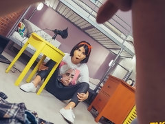 Gevangen, Hondjeshouding, Handbeurt, Logement, Mager, Tiener, Tieten likken, Bekijker