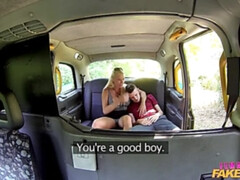 Leie, Grosse titten, Blasen, Auto, Hundestellung, Handjob, Im freien, Titten