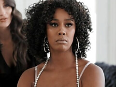 Gros seins, Interracial, Embrassement, Lesbienne, Masturbation, Jarretelles, Dénudage, Nénés