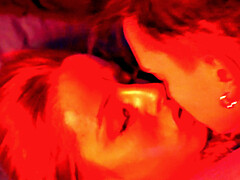 18 ans, Lesbienne, Léchez, Actrice du porno, Chatte, Tatouage, Adolescente, Nénés