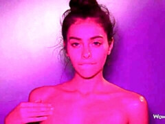 Amateur, Gros seins, Brunette brune, Doigter, Nue, Maigrichonne, Solo, Nénés