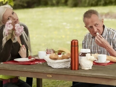 Arsch, Grosse titten, Blondine, Blasen, Handjob, Lecken, Im freien, Jungendliche (18+)