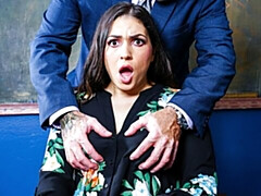 Gros cul, Grosse bite, Gros seins, Sucer une bite, Brunette brune, En levrette, Mère que j'aimerais baiser, Bureau