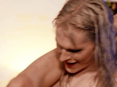 Anal, Blonde, Sucer une bite, En levrette, Faciale, Embrassement, Seins naturels, Nénés