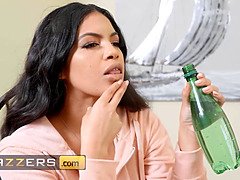 In den arsch, Grosse titten, Blasen, Braunhaarige, Latina, Lecken, Milf, Muschi