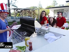 Culo, Morena, Corridas, Estilo perrito, Pajear, Madres para coger, Al aire libre, Trio