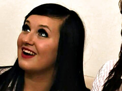 Британки, Брюнетки, Одетые девушки голые парни, Доминирование, Женское доминирование, Группа, Ласковые ручки, Дрочит