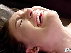 Kont, Bruinharig, Vingeren, Likken, Natuurlijke tieten, Orgasme, Mager, Tiener