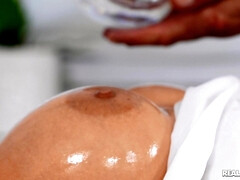 Anal, Gros seins, Noire, Pieds, Fétiche, Massage, Piercing, Nénés