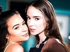 Gros cul, Doigter, Lesbienne, Lingerie, Masturbation, Rasée, Maigrichonne, Nénés