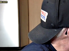 Leie, In den arsch, Blasen, Kehlenfick, Schwul, Brille, Handjob, Reif