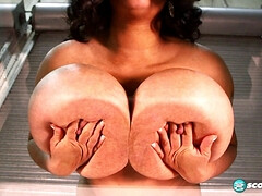 Tetas grandes, Morena, Tetona, Gafas, Natural, Tetas naturales, Solo, Tetas