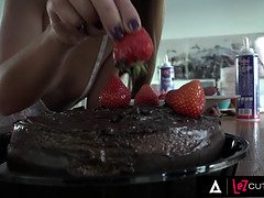 Anaal, Grote mammen, Bruinharig, Vingeren, Lesbisch, Likken, Kut duiken, Trio