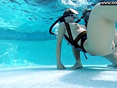 Amateur, Mamada, Desnudo, Piscina, Público, Adolescente, Tetas, Bajo el agua