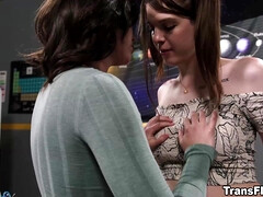 Mamada, Universidad, Hembra, Besar, Tetas naturales, Coleta, Coño, Transexual