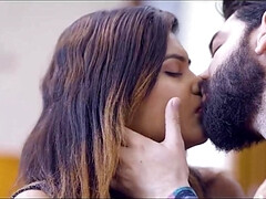 Gros seins, Sucer une bite, Brunette brune, Plantureuse, Tir de sperme, Branlette thaïlandaise, Hôtel, Indienne