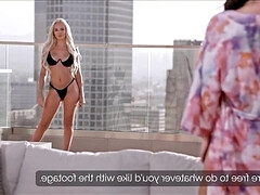 Leie, Grosser arsch, Grosse titten, Blondine, Hundestellung, Handjob, Lingerie, Spion