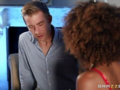 Arsch, Braunhaarige, Kleid, Absätze, Tätowierung, Tanga, Titten, Ehefrau