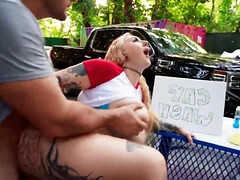 デカ尻, デカパイ, ブロンド, フェラチオ, 巨乳な, 車, スパンキング, 濡れ