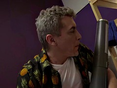 Arschlecken, Tussi, Blasen, Handjob, Ablutschen, Tätowierung, Flotter dreier, Titten