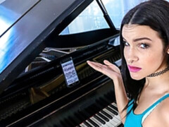 Amateur, Grosse bite, Gros seins, Sucer une bite, En levrette, Seins naturels, Rasée, Adolescente