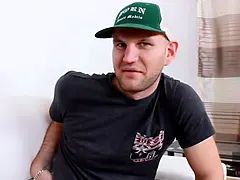 Grosser arsch, Grosse titten, Braunhaarige, Kehlenfick, Erstes mal, Monster, Dürr, Tätowierung