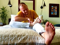 Большой член, Ноги, Фетиш, Фут фетиш, Мастурбация, Зрелые, Соло, Тату