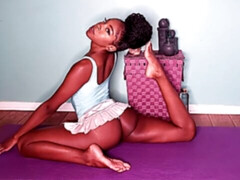 Braunhaarige, Fingern, Lesbisch, Lecken, Entkleiden, Jungendliche (18+), Titten, Spielzeuge