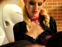 Blonde, Brunette brune, Fétiche, Mère que j'aimerais baiser, Strapon