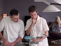 Cul, Blonde, Attrapée, Tchèque, Papa, Adolescente, Ados anal, Épouse