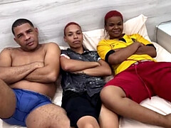 Bisexuelle, Fille latino, Lesbienne, Pompe, Chatte, Rugueux, Criant, Plan cul à trois