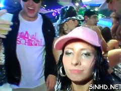 Sucer une bite, Partouze, Peloter, Lesbienne, Nue  à poil, Orgie, Public, Nénés